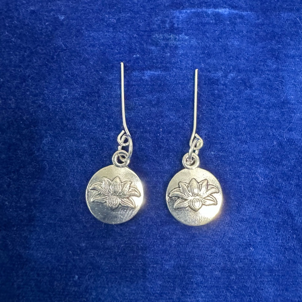 Lotus flower earring🪷